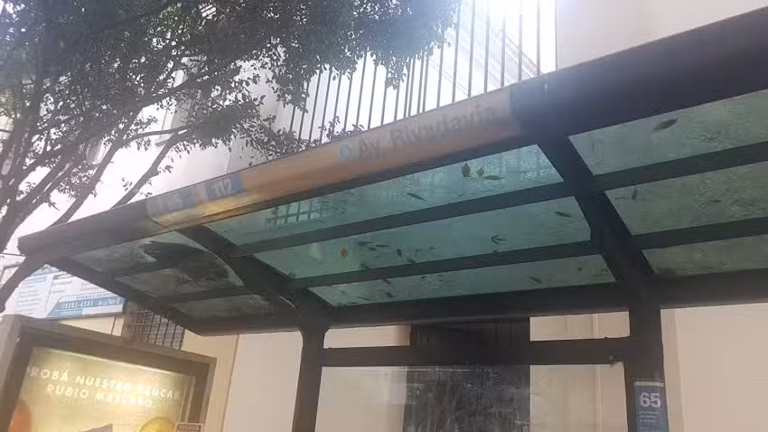 Parada de colectivos l&iacute;neas 65 y 112