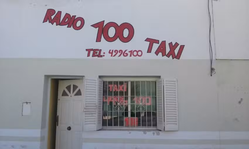 Radio Taxi 100
